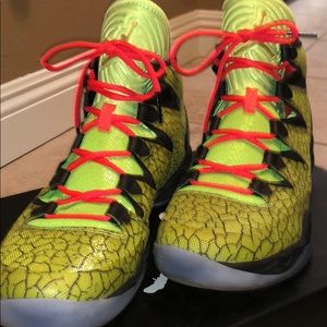 Worn gently on an inside court Air Jordan.